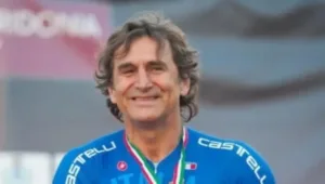 alex-zanardi,-bicampeao-da-indy,-ex-piloto-de-formula-1-e-campeao-paralimpico,-morre-aos-59-anos