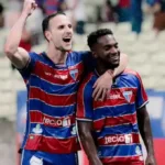 goias-e-goleado-pelo-fortaleza,-chega-a-quarta-derrota-seguida-na-serie-b-e-entra-no-z-4