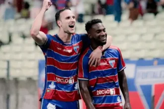 goias-e-goleado-pelo-fortaleza,-chega-a-quarta-derrota-seguida-na-serie-b-e-entra-no-z-4