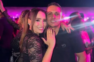 influenciadora-e-pedida-em-casamento-durante-show-de-henrique-e-juliano-em-goiania
