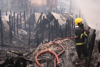 explosao-de-botijao-de-gas-causa-incendio-e-atinge-30-casas-em-manaus.-video