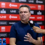 adson-diz-que-esperava-mais-do-tecnico-e-cita-rafael-lacerda-apos-empate-com-o-juventude