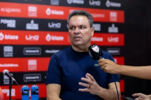adson-diz-que-esperava-mais-do-tecnico-e-cita-rafael-lacerda-apos-empate-com-o-juventude