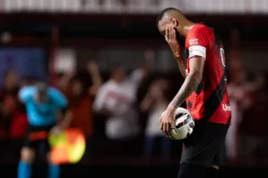 atletico-perde-penalti,-para-em-jandrei-e-fica-no-empate-sem-gols-com-o-juventude