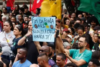 ministro-diz-que-fim-da-escala-6×1-pode-impulsionar-economia,-em-vez-de-retarda-la