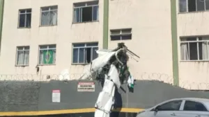 aviao-cai,-se-choca-em-predio-e-deixa-pelo-menos-dois-mortos-em-bh;-video