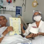 doente-com-cancer-se-casa-em-cama-de-hospital-em-manaus:-“me-deu-forca”