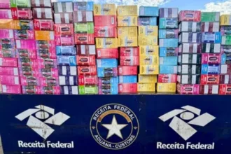 receita-apreende-cigarros-eletronicos-em-fundo-falso-de-caminhao-no-pr