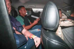 bolsonaro-retorna-para-a-prisao-domiciliar-apos-receber-alta-nesta-2a