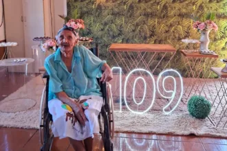 idosa-de-109-anos-comemora-aniversario-com-netos,-bisnetos-e-tataranetos-em-barro-alto