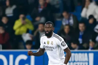 rudiger-da-tapa-em-companheiro-de-time-e-aumenta-tensao-no-real-madrid,-diz-radio-da-espanha