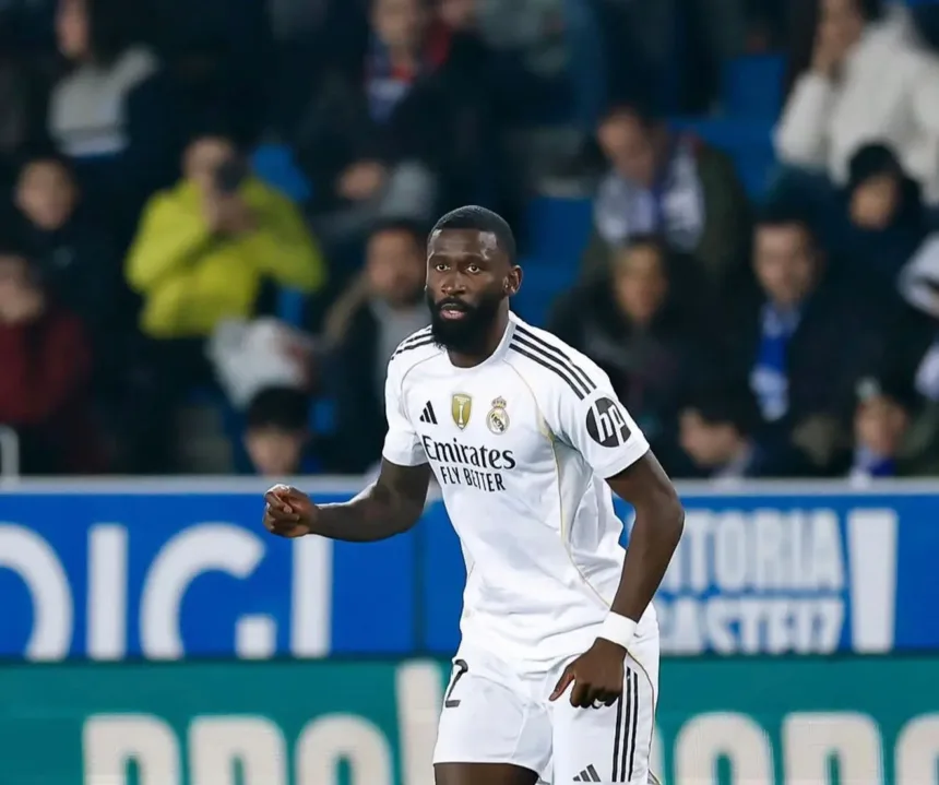 rudiger-da-tapa-em-companheiro-de-time-e-aumenta-tensao-no-real-madrid,-diz-radio-da-espanha