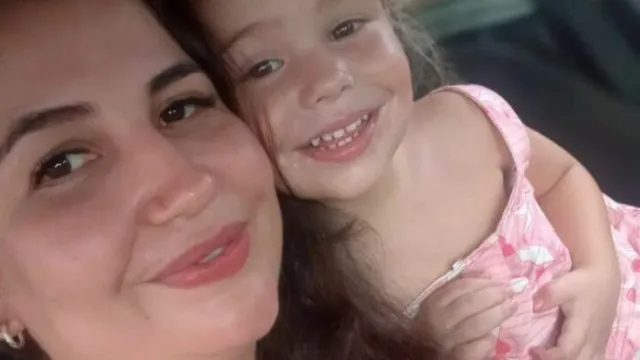 mae-e-filha-de-3-anos-sao-achadas-mortas-em-carro-submerso-em-rio-do-pr