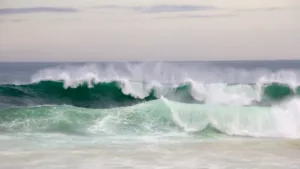 ressaca-atinge-o-rio-de-janeiro-com-ondas-de-ate-3-metros;-veja-a-previsao-do-tempo