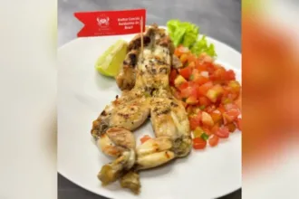 ex-chef-vende-jantinha-exotica-com-carne-de-ra,-jacare-e-caranguejo-em-goiania