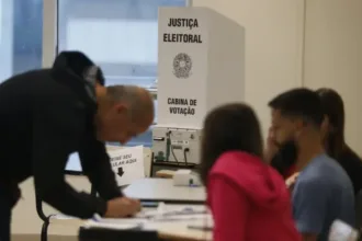 go:-numero-de-pesquisas-de-intencao-de-voto-e-370%-maior-do-que-registrado-em-2022