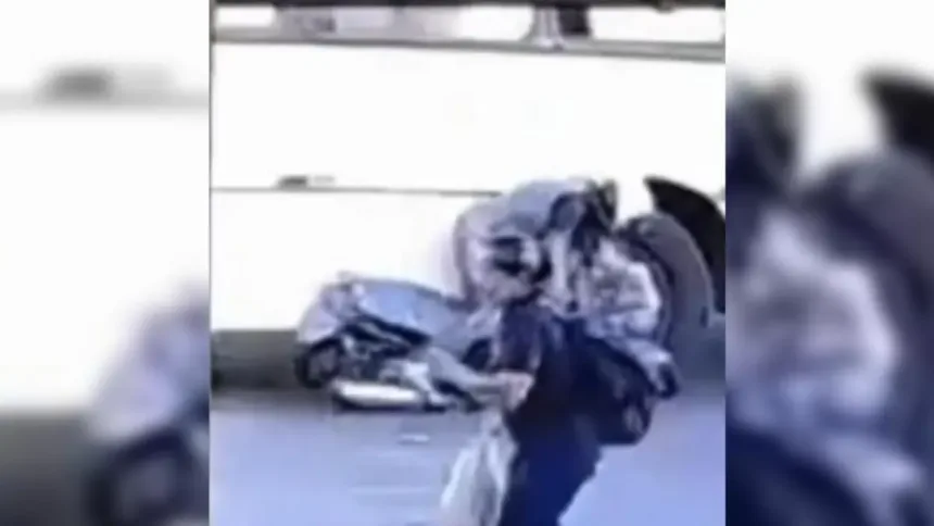 video-mostra-acidente-que-mobilizou-populares-para-salvar-motociclista-em-aparecida