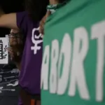 camara-de-goiania-aprova-proibicao-de-cartazes-pro-aborto-em-hospitais,-igrejas-e-escolas