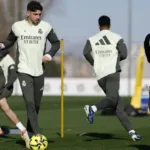 valverde-e-tchouameni-trocam-socos-no-vestiario-do-real-madrid-e-uruguaio-e-levado-ao-hospital