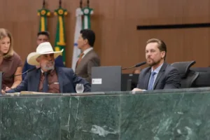 amauri-leu-trecho-da-biblia-antes-de-bate-boca-com-major-araujo-na-assembleia