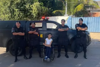 adolescente-com-paralisia-cerebral-realiza-sonho-de-conhecer-policiais-da-cpe-em-israelandia