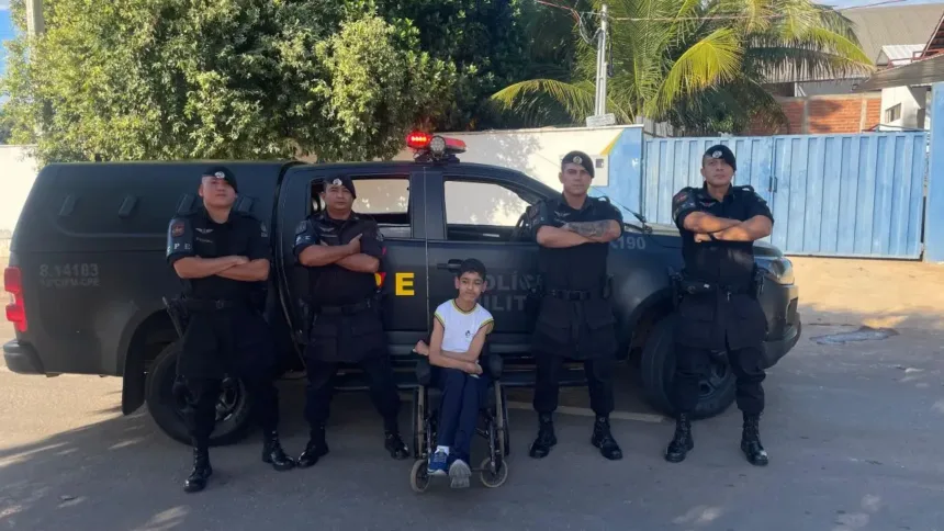 adolescente-com-paralisia-cerebral-realiza-sonho-de-conhecer-policiais-da-cpe-em-israelandia