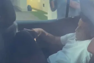 lider-do-pp-na-camara-tenta-sair-escondido-da-casa-de-ciro-nogueira.-veja-video