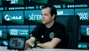 de-olho-em-recuperacao-do-goias,-daniel-paulista-projeta-duelo-com-o-vila-nova:-“vencer-um-classico-e-sempre-diferente”