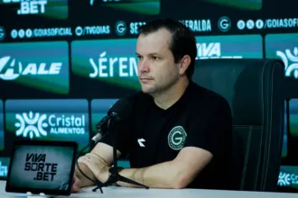 de-olho-em-recuperacao-do-goias,-daniel-paulista-projeta-duelo-com-o-vila-nova:-“vencer-um-classico-e-sempre-diferente”