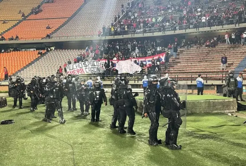 independiente-medellin-x-flamengo:-jogo-da-libertadores-e-cancelado-em-razao-de-tumulto-de-torcedores-do-time-colombiano