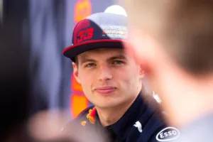 lando-norris-confirma-que-acompanhara-max-verstappen-nas-24-horas-de-nurburgring