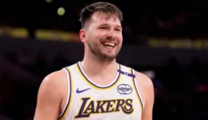 jj-redick-comenta-participacao-de-luka-doncic-no-banco-durante-serie-contra-oklahoma-city