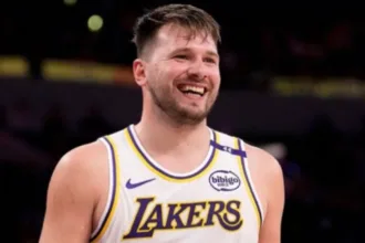 jj-redick-comenta-participacao-de-luka-doncic-no-banco-durante-serie-contra-oklahoma-city