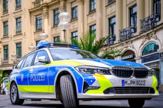 policia-liberta-duas-pessoas-de-cofre-em-banco-na-alemanha-apos-suspeita-de-sequestro