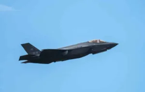 cacas-f-5-iranianos-rompem-defesas-dos-eua-e-bombardeiam-base-militar-no-kuwait