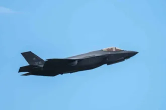 cacas-f-5-iranianos-rompem-defesas-dos-eua-e-bombardeiam-base-militar-no-kuwait