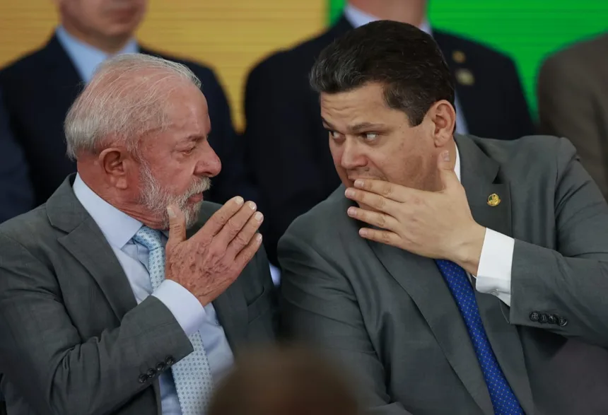 alcolumbre-promulga-lei-que-reduz-pena-de-bolsonaro-apos-lula-deixar-prazo-expirar-–-o-globo