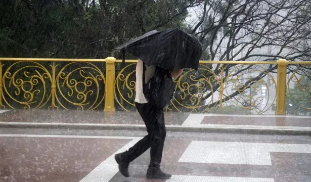 inmet-emite-alertas-amarelo-e-laranja-para-chuvas-intensas-e-vendaval-em-24-estados