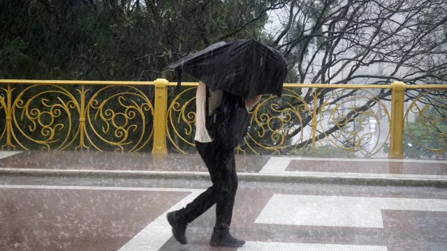 inmet-emite-alertas-amarelo-e-laranja-para-chuvas-intensas-e-vendaval-em-24-estados