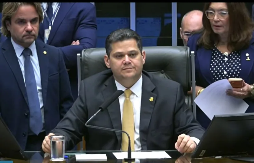 alcolumbre-promulga-lei-da-dosimetria;-pena-de-bolsonaro-pode-ser-reduzida