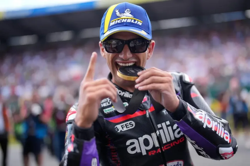 jorge-martin-vence-corrida-sprint-da-motogp-na-franca;-marc-marquez-sofre-fratura-no-pe-apos-acidente