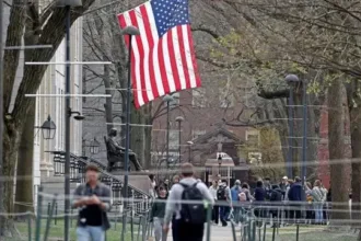plataforma-educacional-usada-em-harvard-e-johns-hopkins-sofre-ataque-hacker