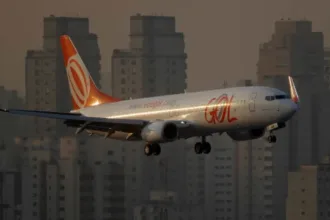 aviao-cargueiro-da-gol-sai-da-pista-apos-pouso-em-salvador