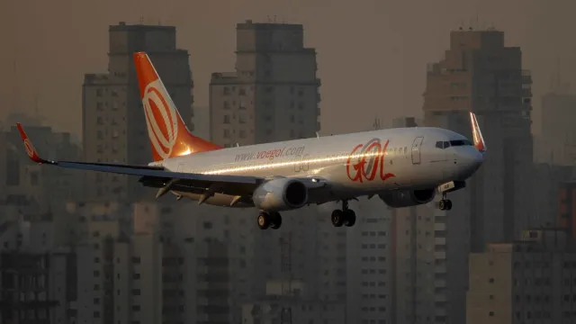 aviao-cargueiro-da-gol-sai-da-pista-apos-pouso-em-salvador