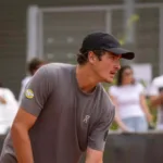 joao-fonseca-comeca-bem,-mas-sofre-virada-para-servio-e-e-eliminado-na-estreia-do-masters-1000-de-roma