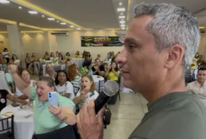 gustavo-gayer-reune-apoiadoras-em-goiania-e-declara-apoio-a-wilder