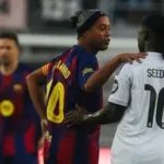 ronaldinho-e-seedorf-se-reencontram-em-classico-de-lendas-na-espanha-apos-duelos-de-atletico-mg-e-botafogo