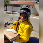 empresario-presenteia-motoboy-com-marmita-em-goiania-e-descobre-historia-marcada-por-luto-e-dificuldades