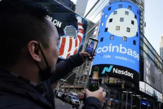 coinbase-anuncia-demissao-de-14%-da-equipe-em-plano-para-reduzir-custos-e-focar-em-ia