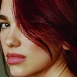 dua-lipa-processa-samsung-em-r$-75-milhoes-por-uso-indevido-de-imagem-em-campanha-de-tvs
